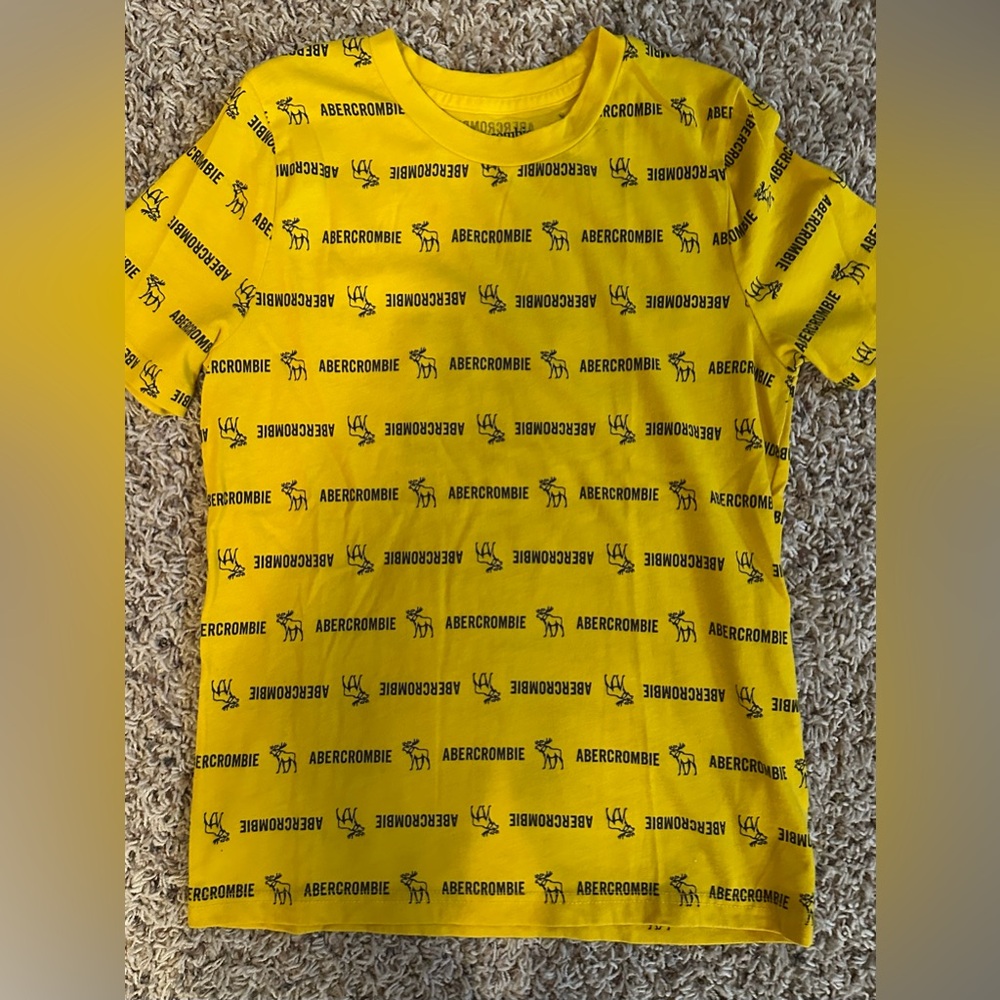 Abercrombie Kids Boys short sleeved tshirt in Size 11-12.